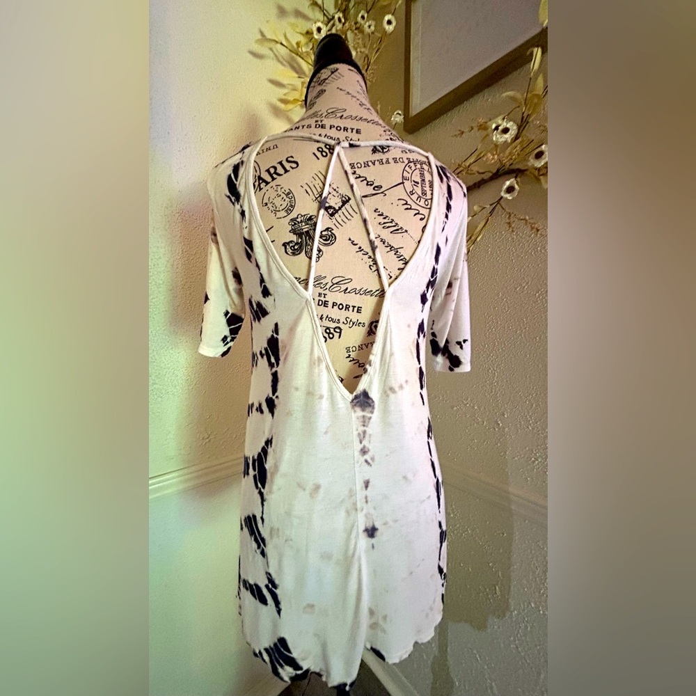 Primi oversized, stretchy top with open back